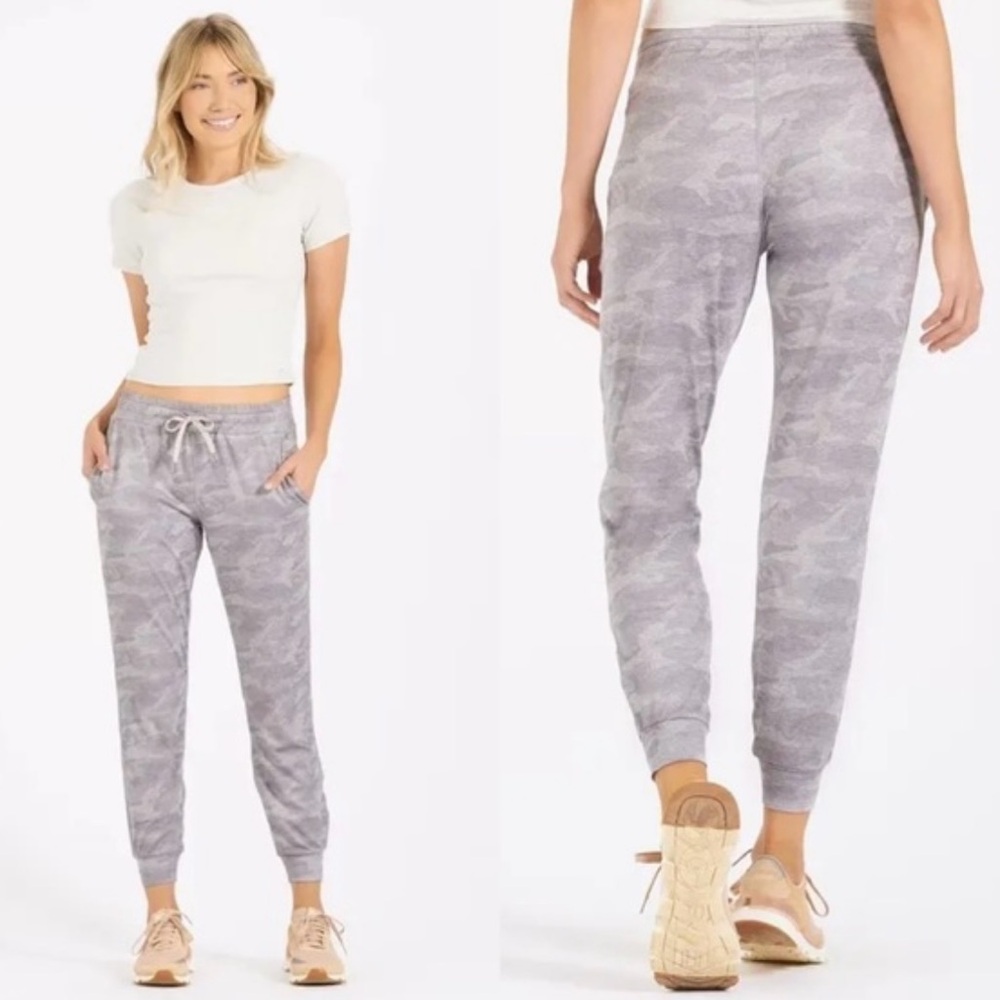 Vuori Women's Performance

Jogger  Pale Heather Camo #T00
